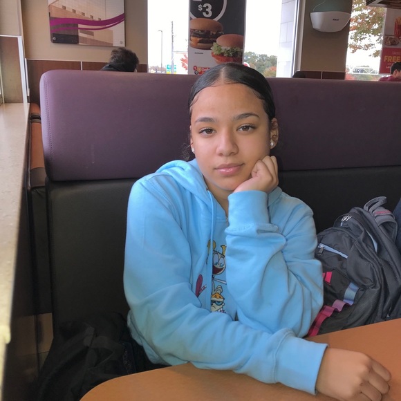 Meet your Posher, Maya - Picture 6 of 7